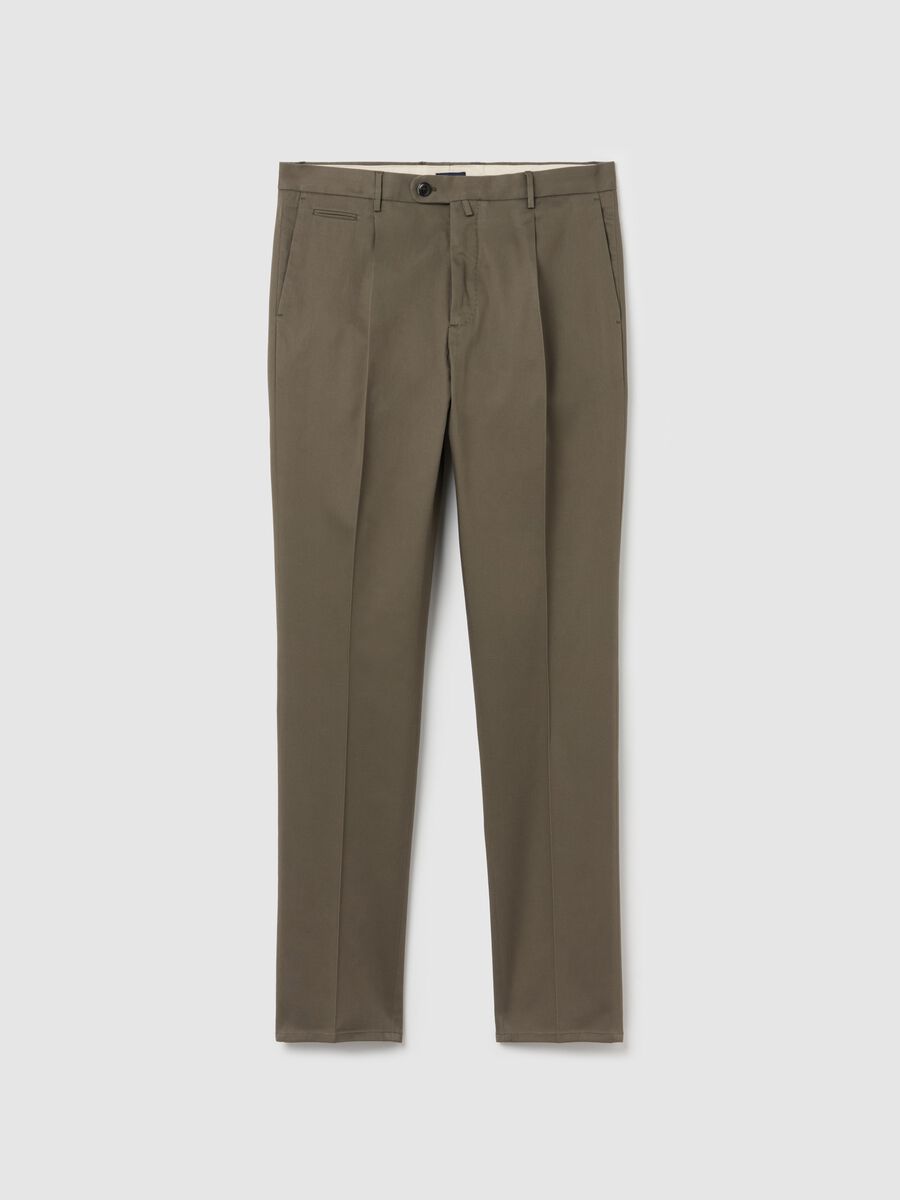 Contemporary chino trousers with darts_4
