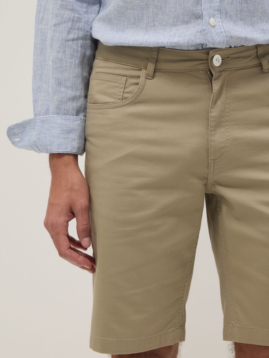 Beige stretch cotton Bermuda shorts_3