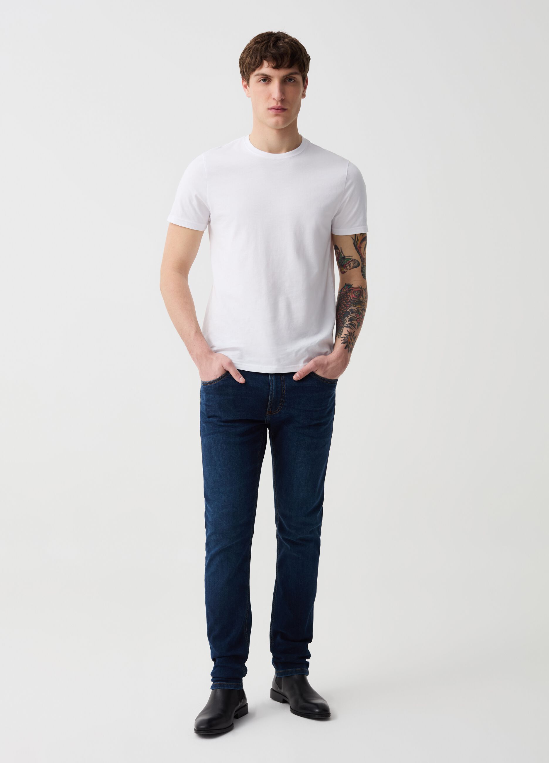 Slim-fit jeans with five pockets