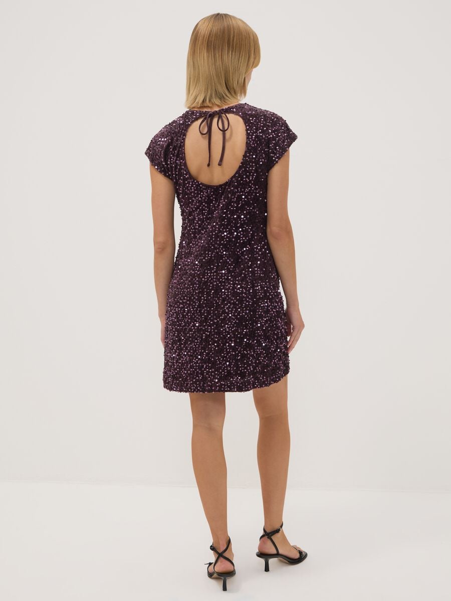 Abito viola vinaccia girocollo con paillettes fitted_3