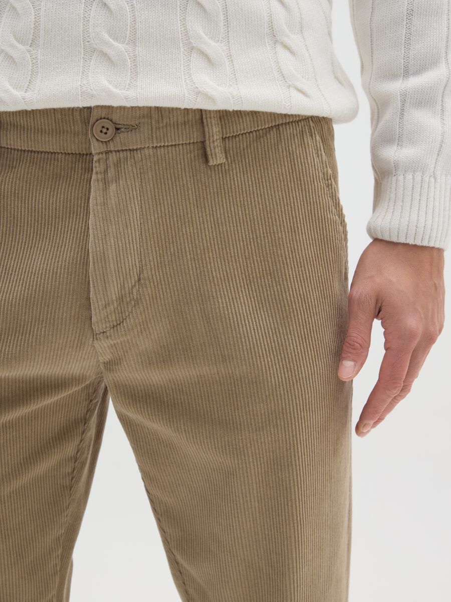 Beige chino trousers in pure cotton with regular fit and fine ribbing_3