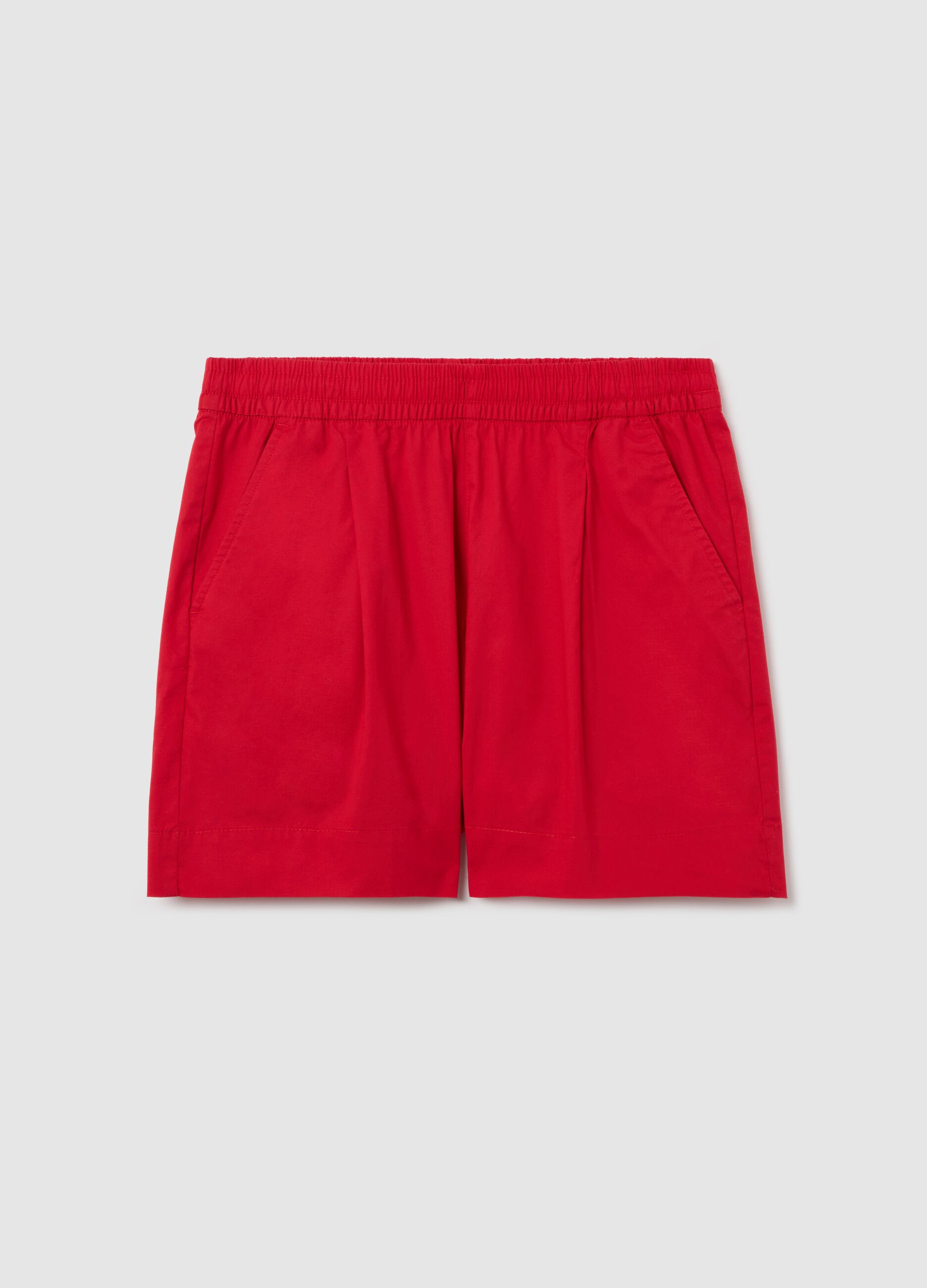 Red shorts in stretch cotton
