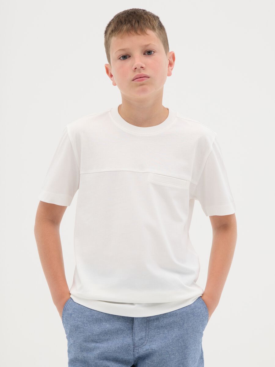T-shirt da ragazzo in puro cotone bianca regular fit con stampa_0