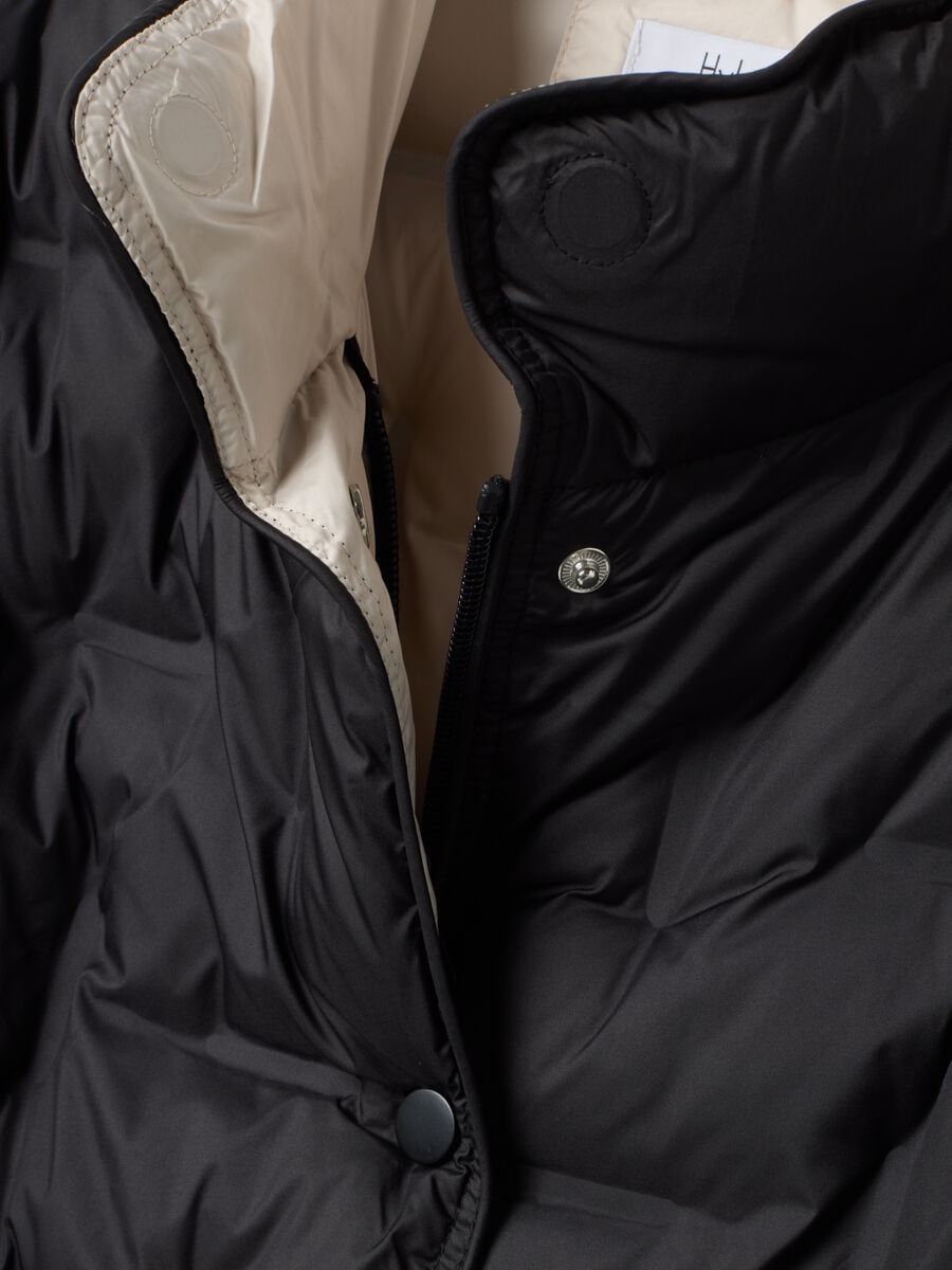 Giacca nera imbottita regular fit con collo alto_1