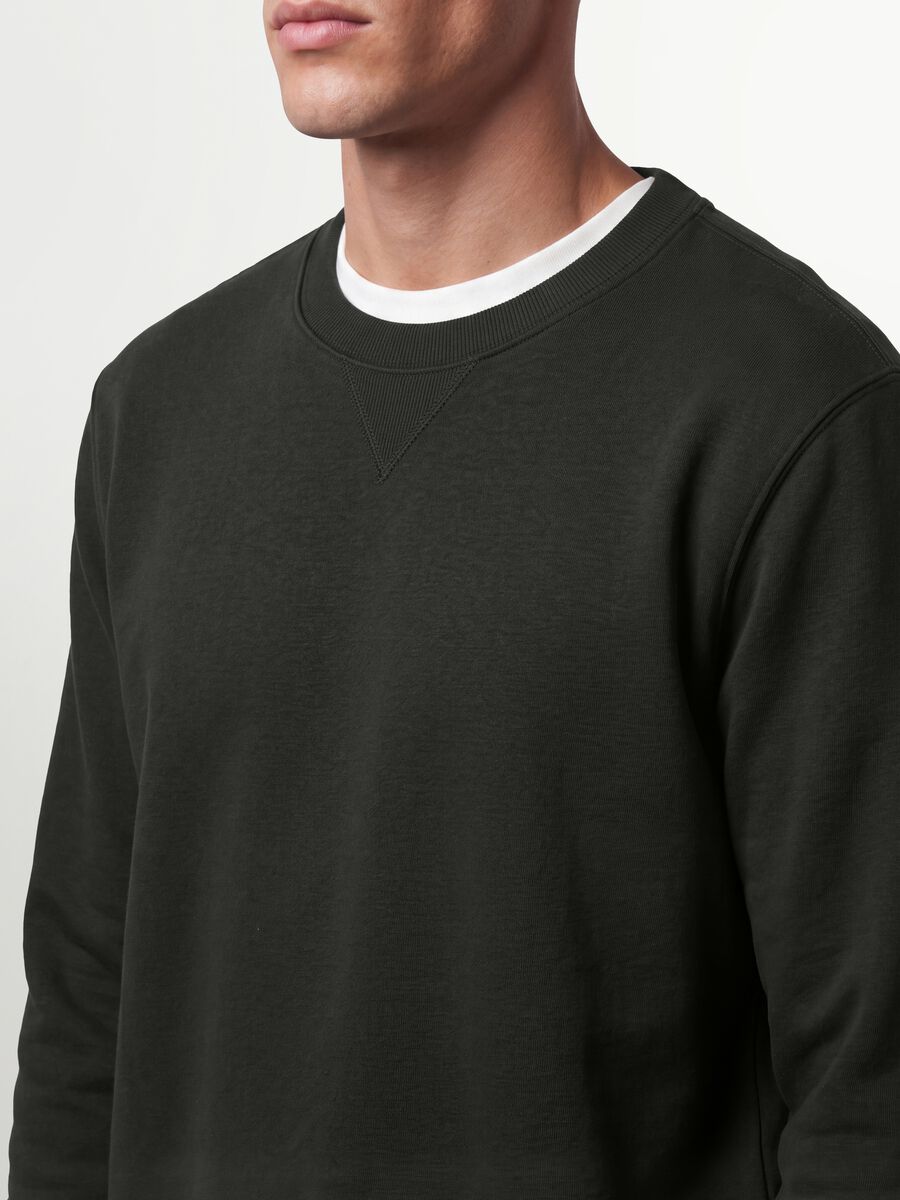 Black crew-neck sweatshirt in cotton blend, regular fit_4