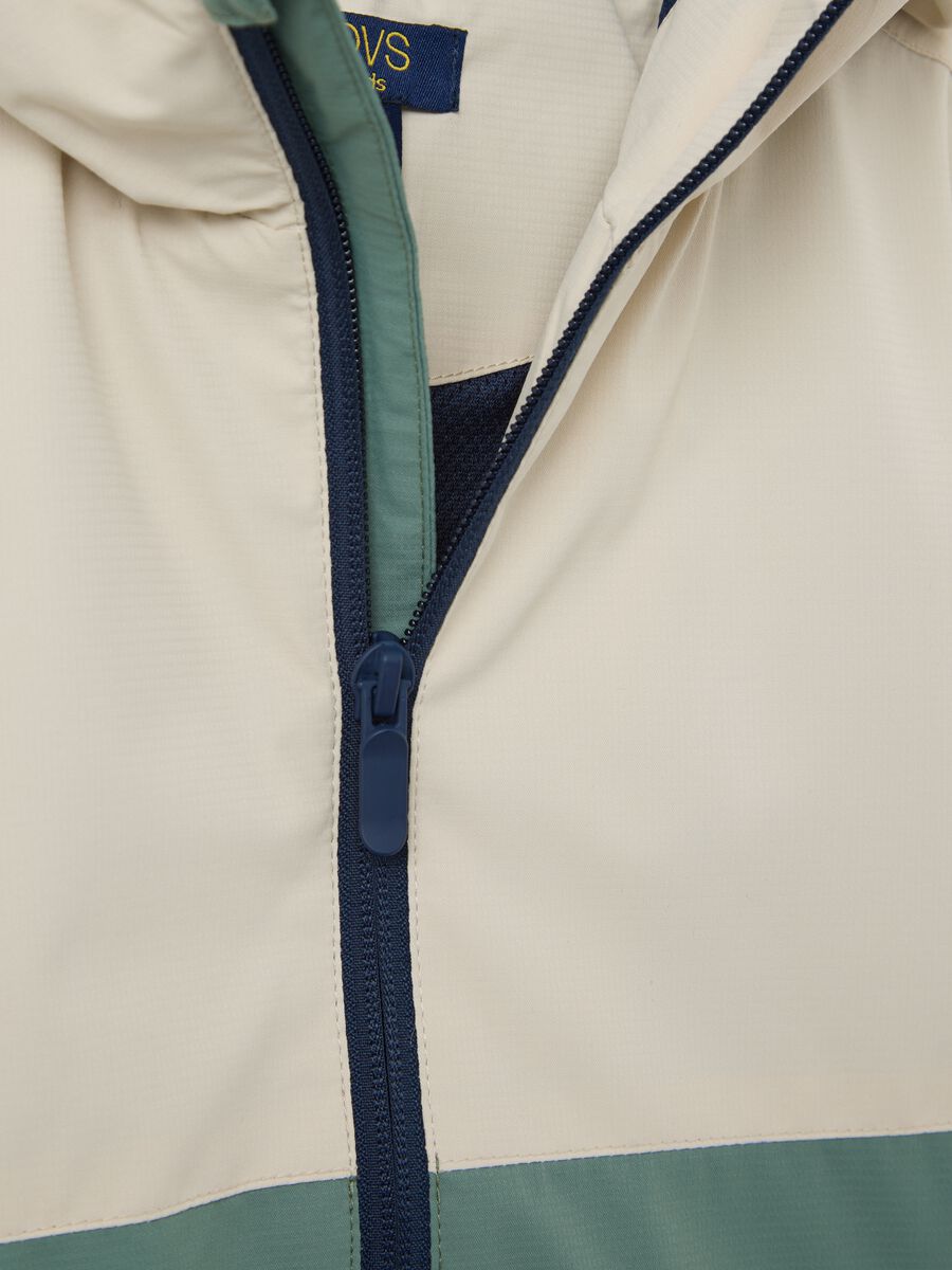 Two-tone rain jacket with hood_2