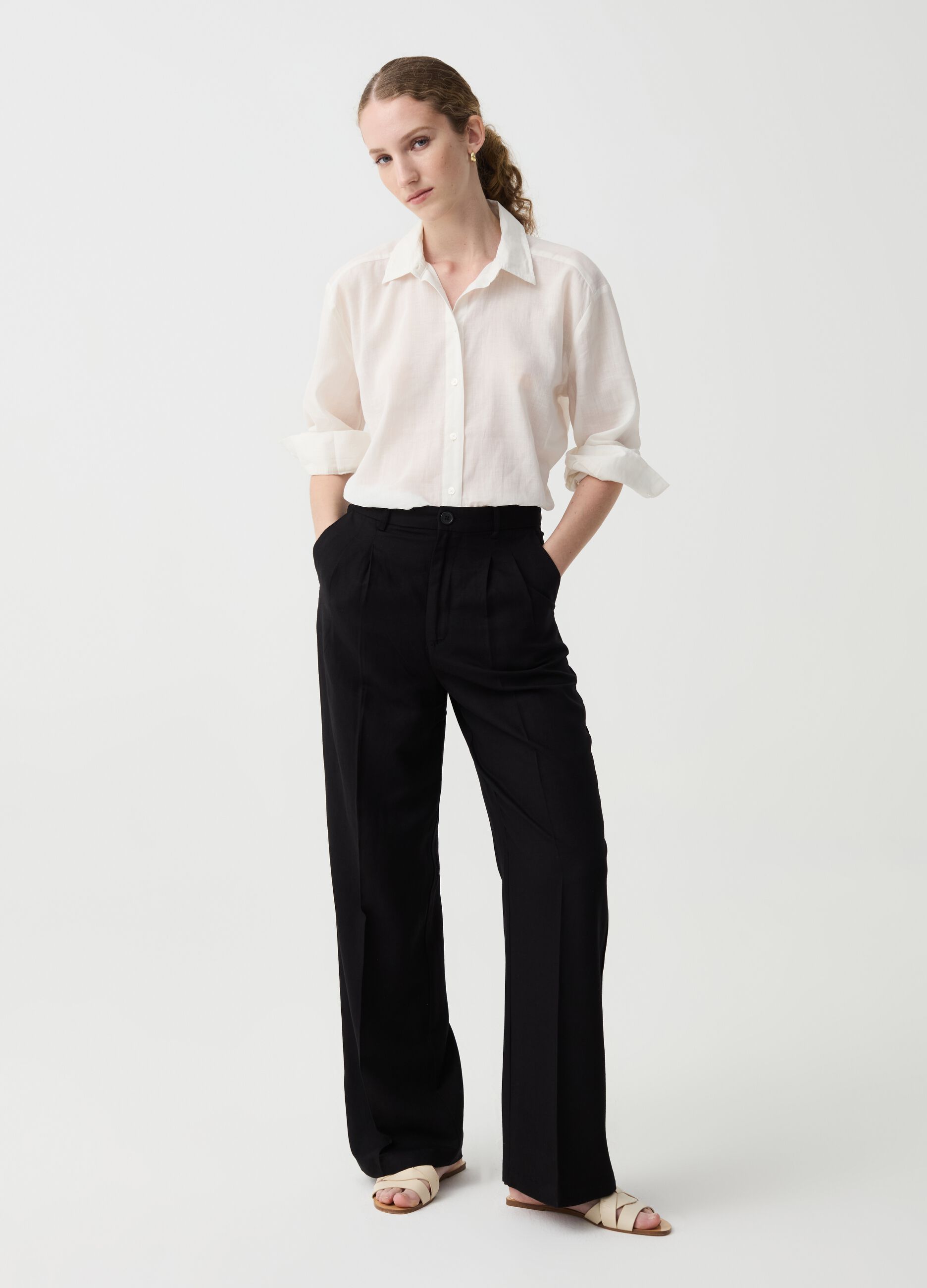 Wide-leg trousers with darts