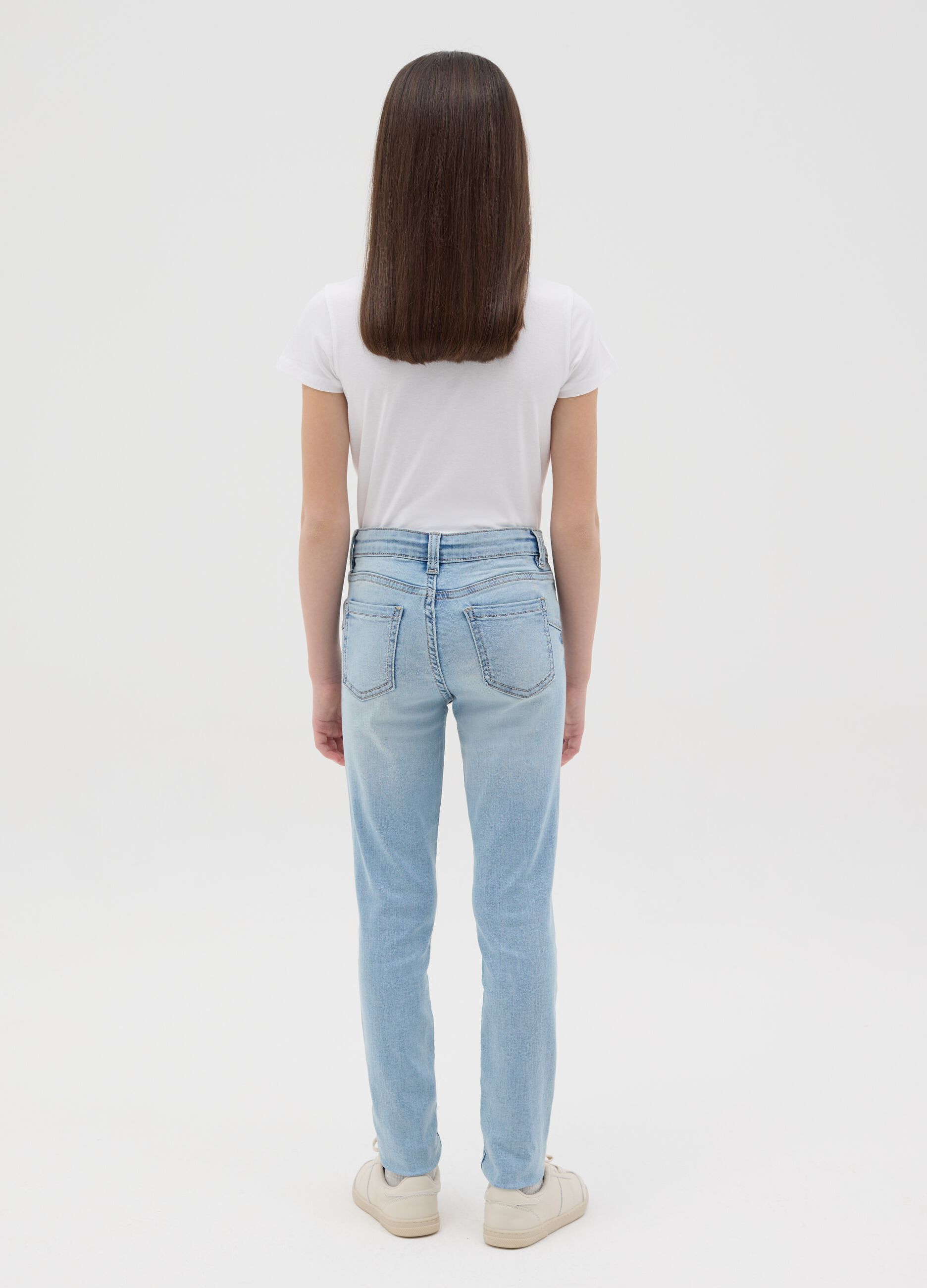 Jeans slim fit con abrasioni 