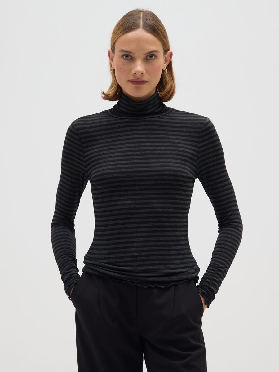 Black long-sleeve T-shirt with grey stripes and regular fit_0