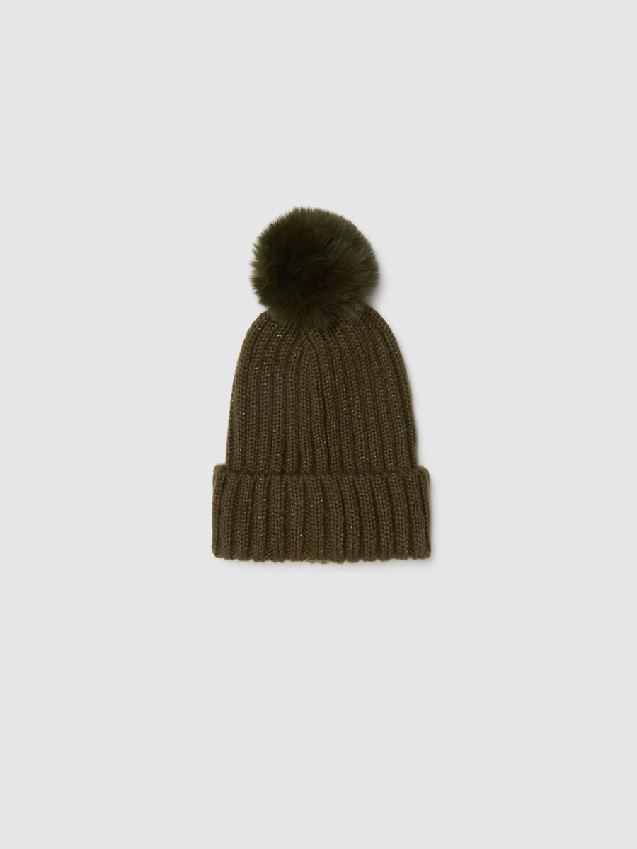 Green beanie with pompon_0