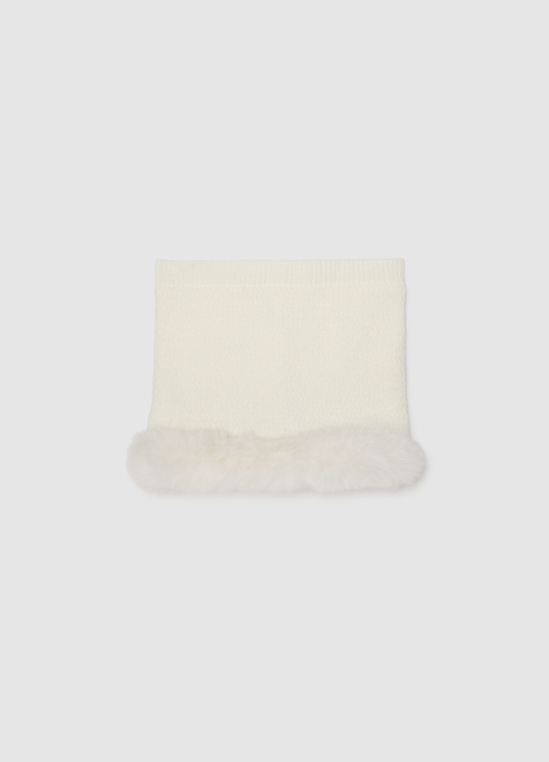White girl's scarf with fur