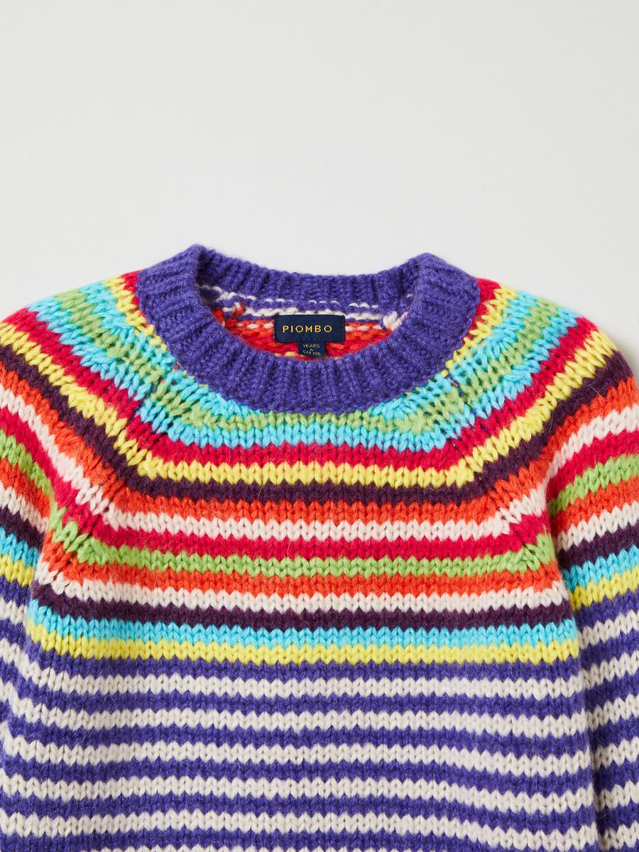 Pullover con fantasia a righe_5