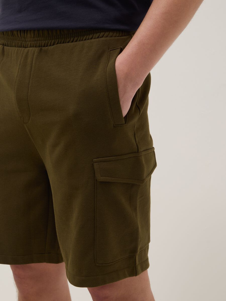 Green cotton-blend cargo Bermuda shorts_3