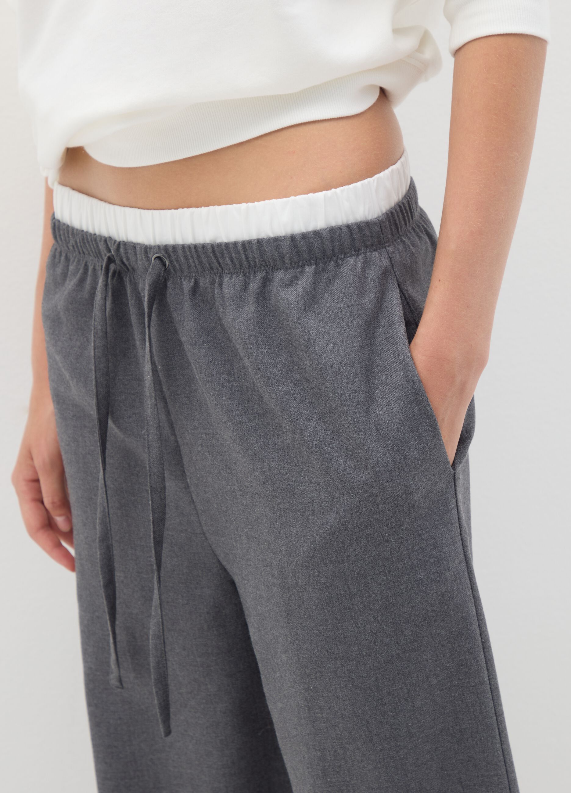 Pantaloni grigi wide leg