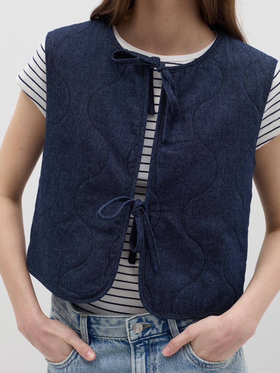 Padded gilet in denim with laces_2