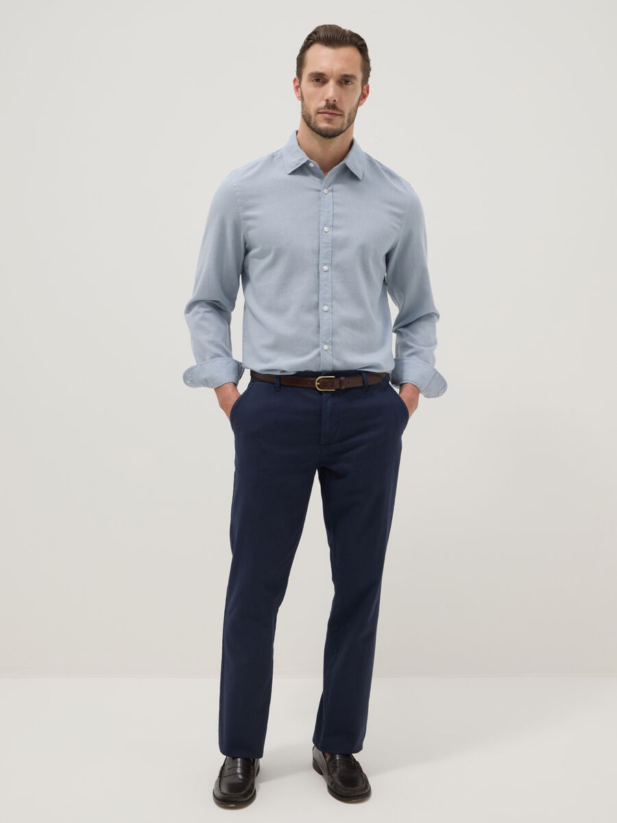 Pantaloni chino blu in misto lino e cotone regular fit_0