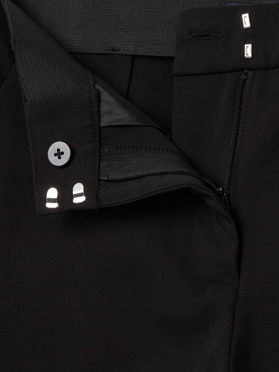 Chino trousers with pockets_5