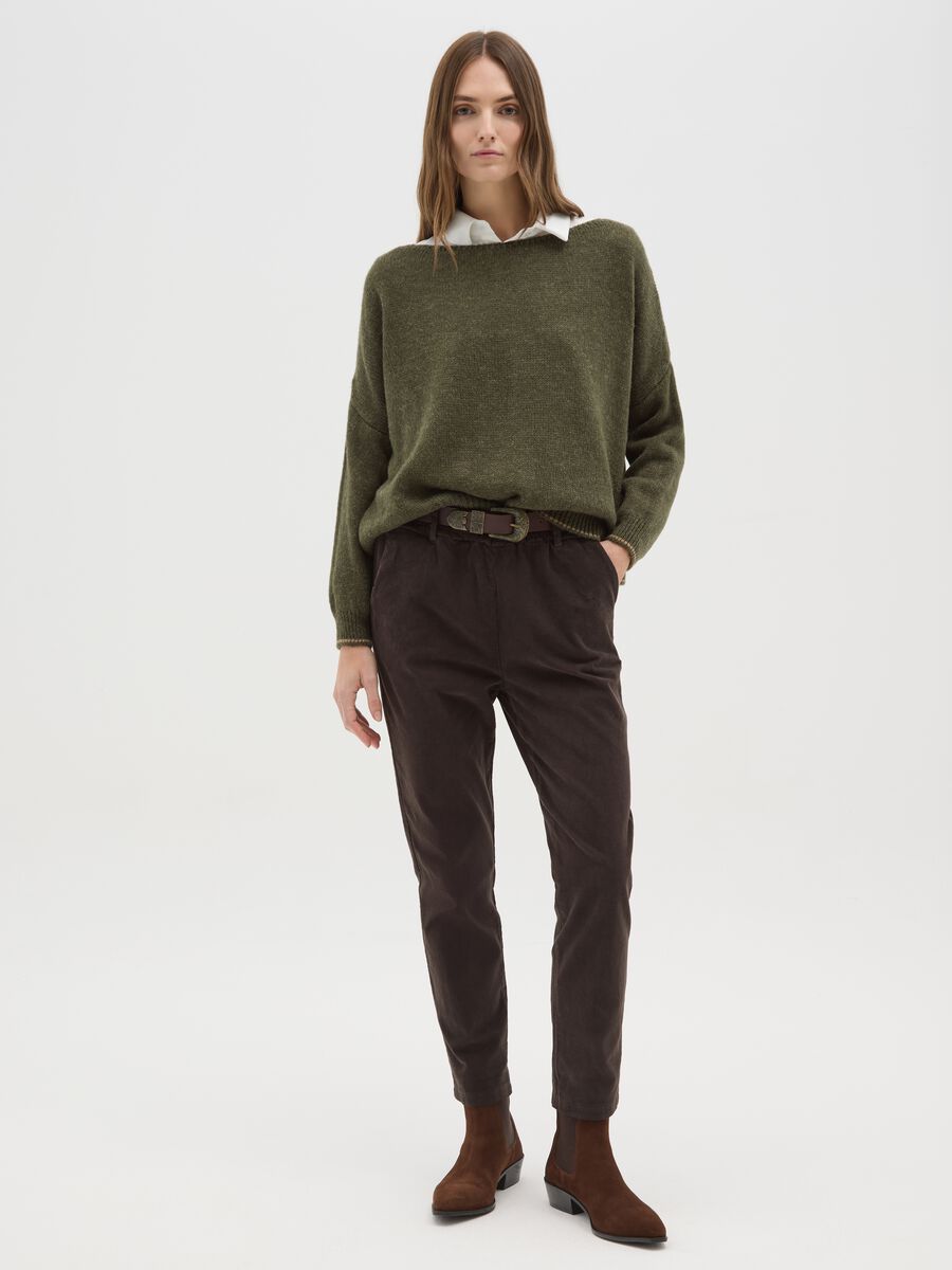 Dark green sweater with round neckline and contrast trim_1