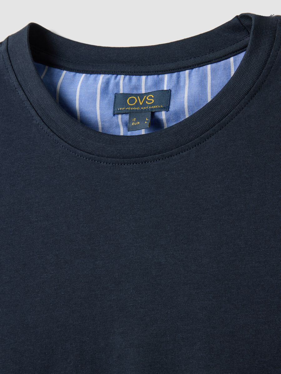 Pigiama corto blu a righe in jersey di puro cotone organico_1