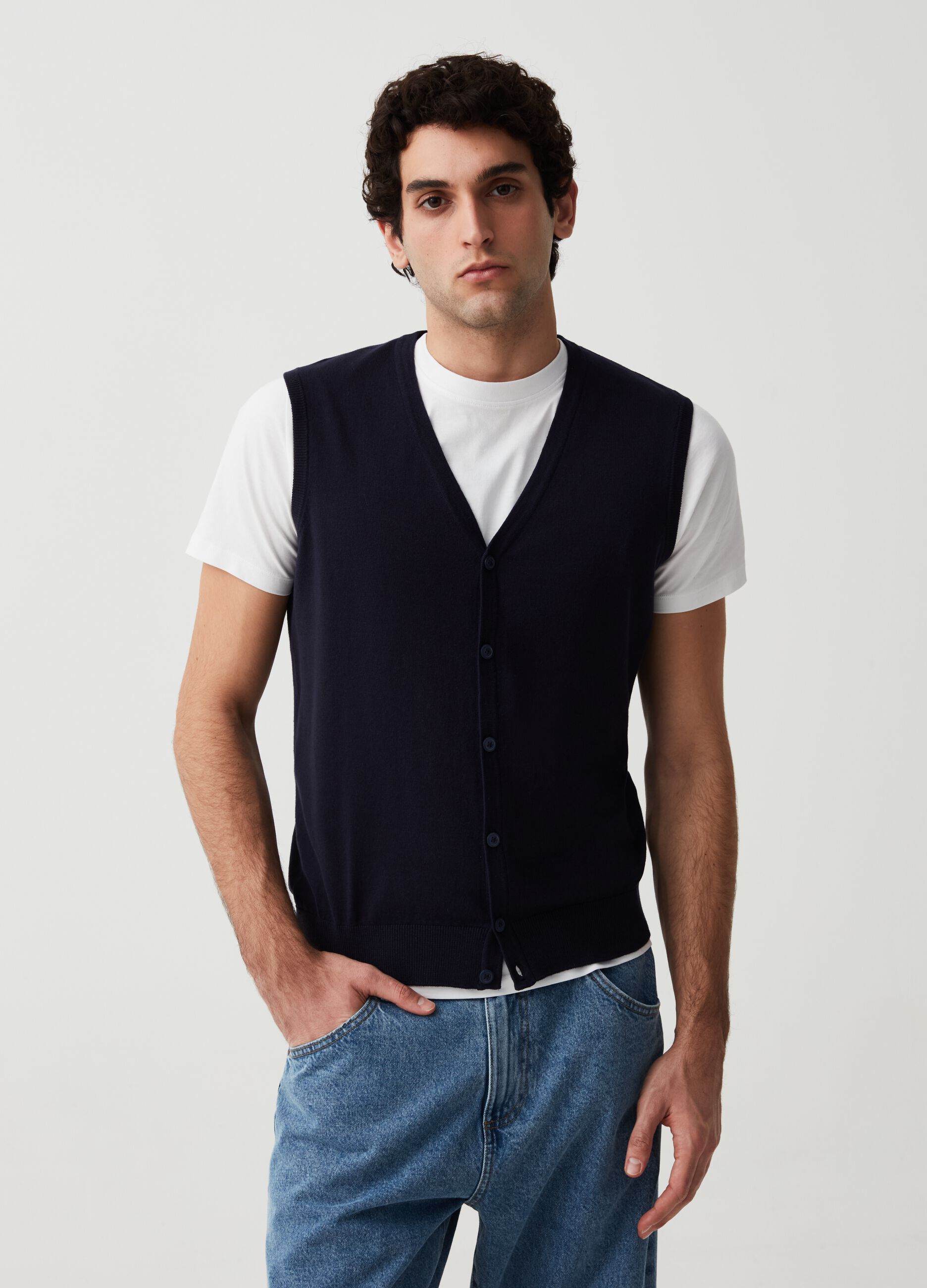 Gilet con scollo a V e bottoni