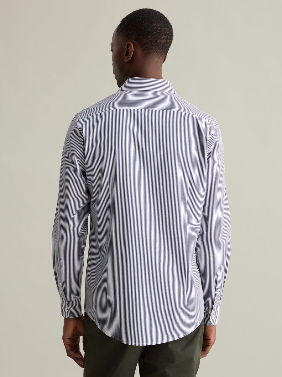 Slim-fit easy-iron shirt with stripes_3