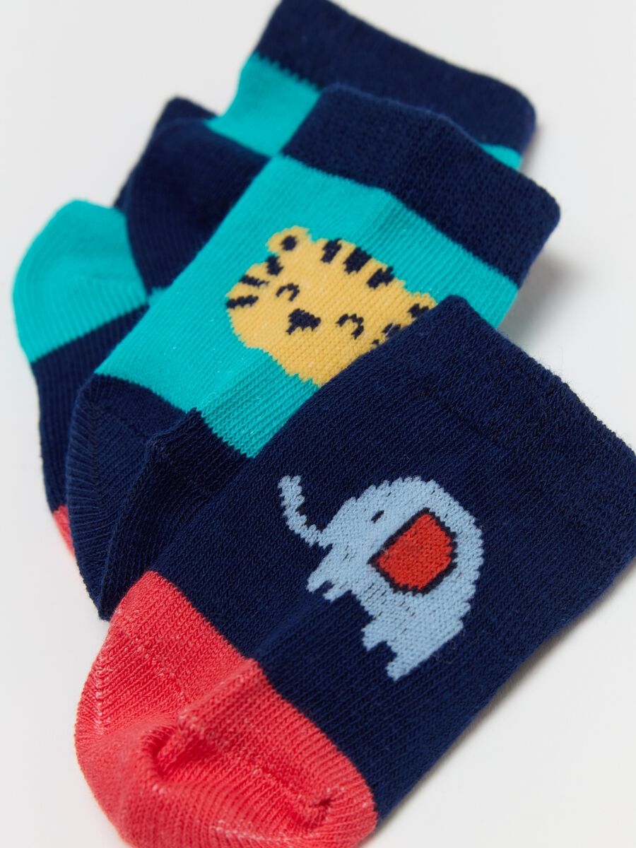 Three-pair pack colourblock socks with savannah animals design_1