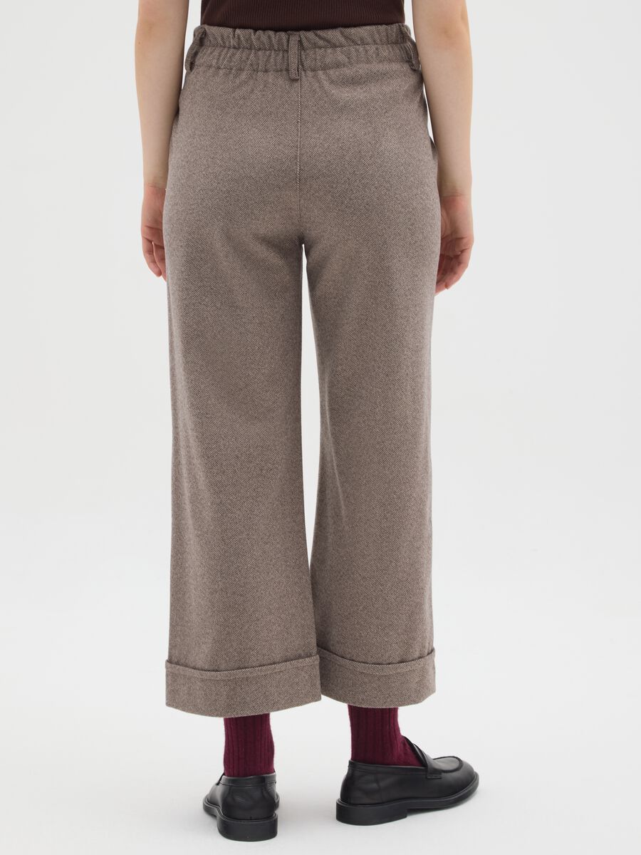 Pantaloni marroni regular fit con vita elasticizzata_2