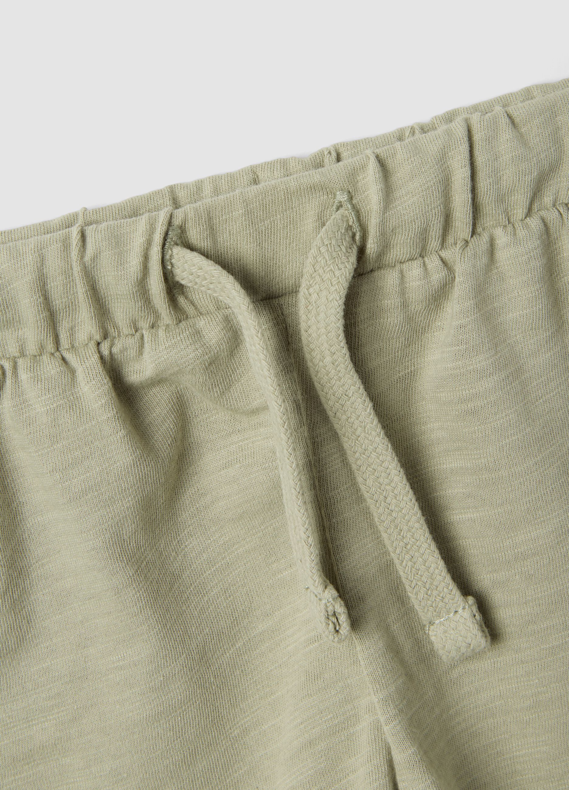 White organic cotton set with T-shirt and shorts
