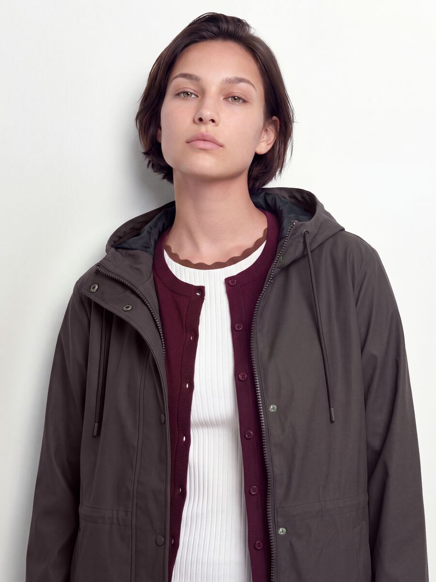Purple rain jacket with hood, zip and popper fastening, regular fit_1