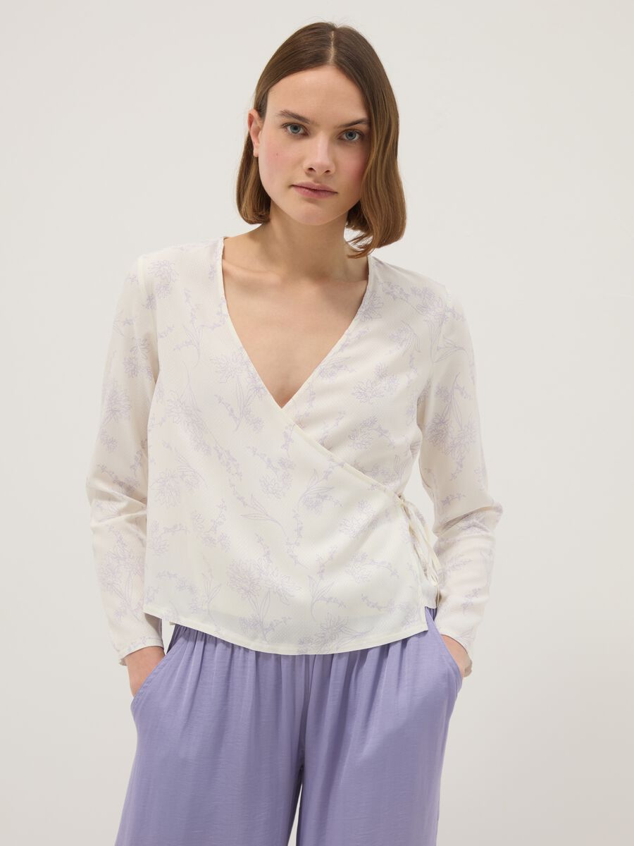 Top pigiama bianco in pura viscosa con chiusura laterale a nodo_1