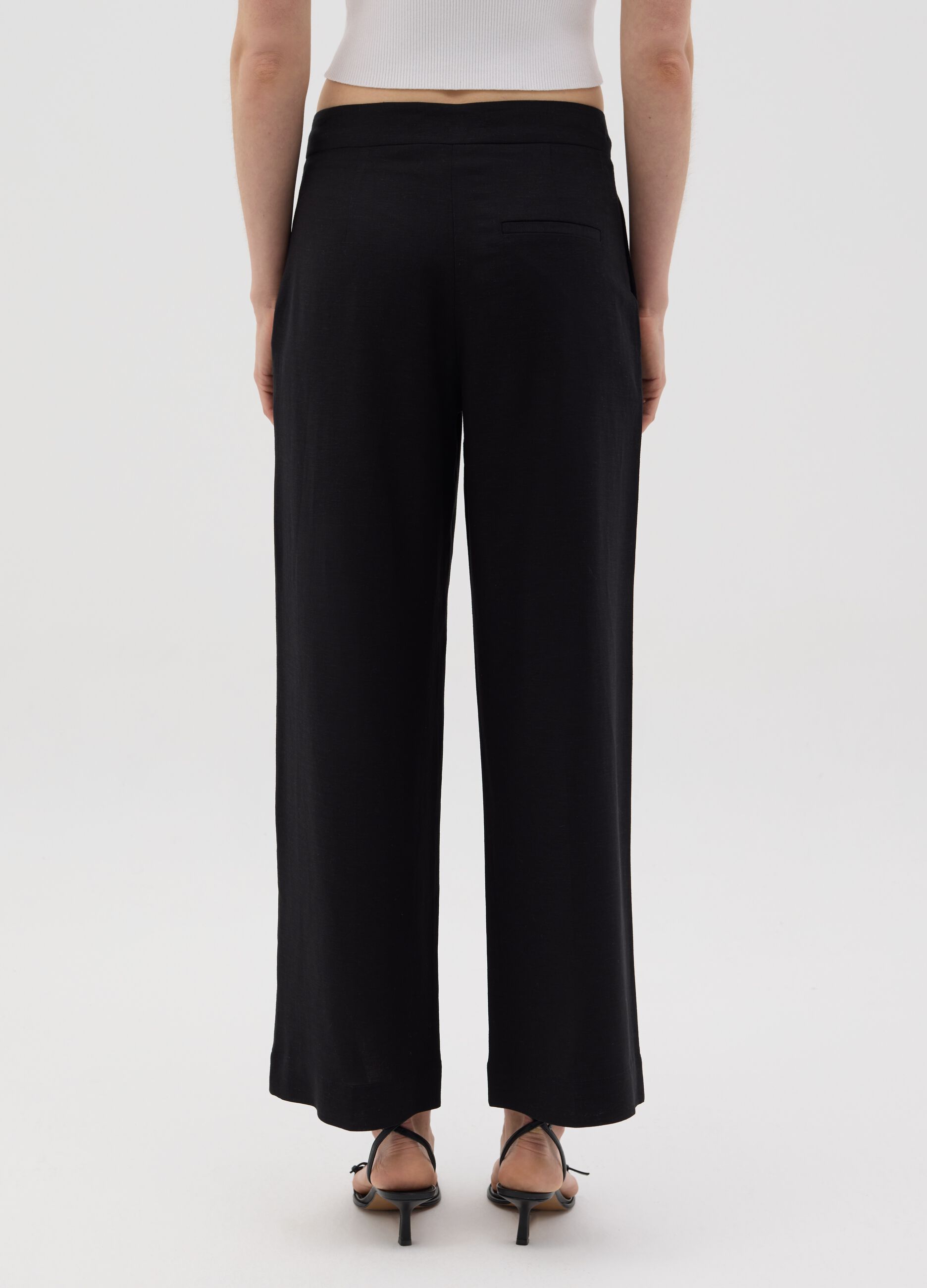 Women's black regular-fit trousers in viscose and linen blend