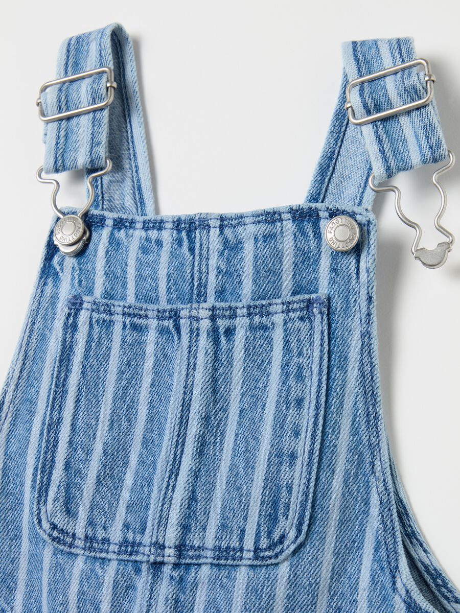Denim dungarees with striped pattern_2