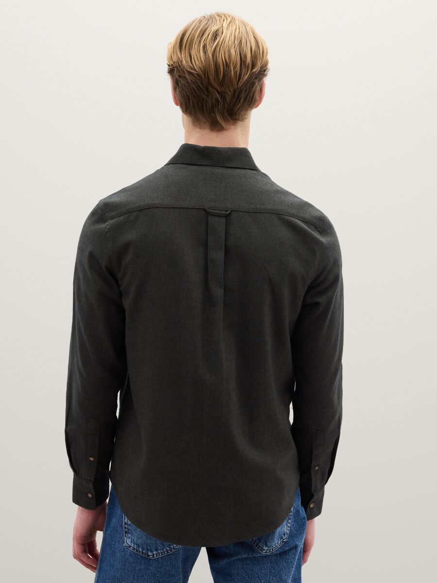 Camicia in puro cotone nero regular fit con tasche_3