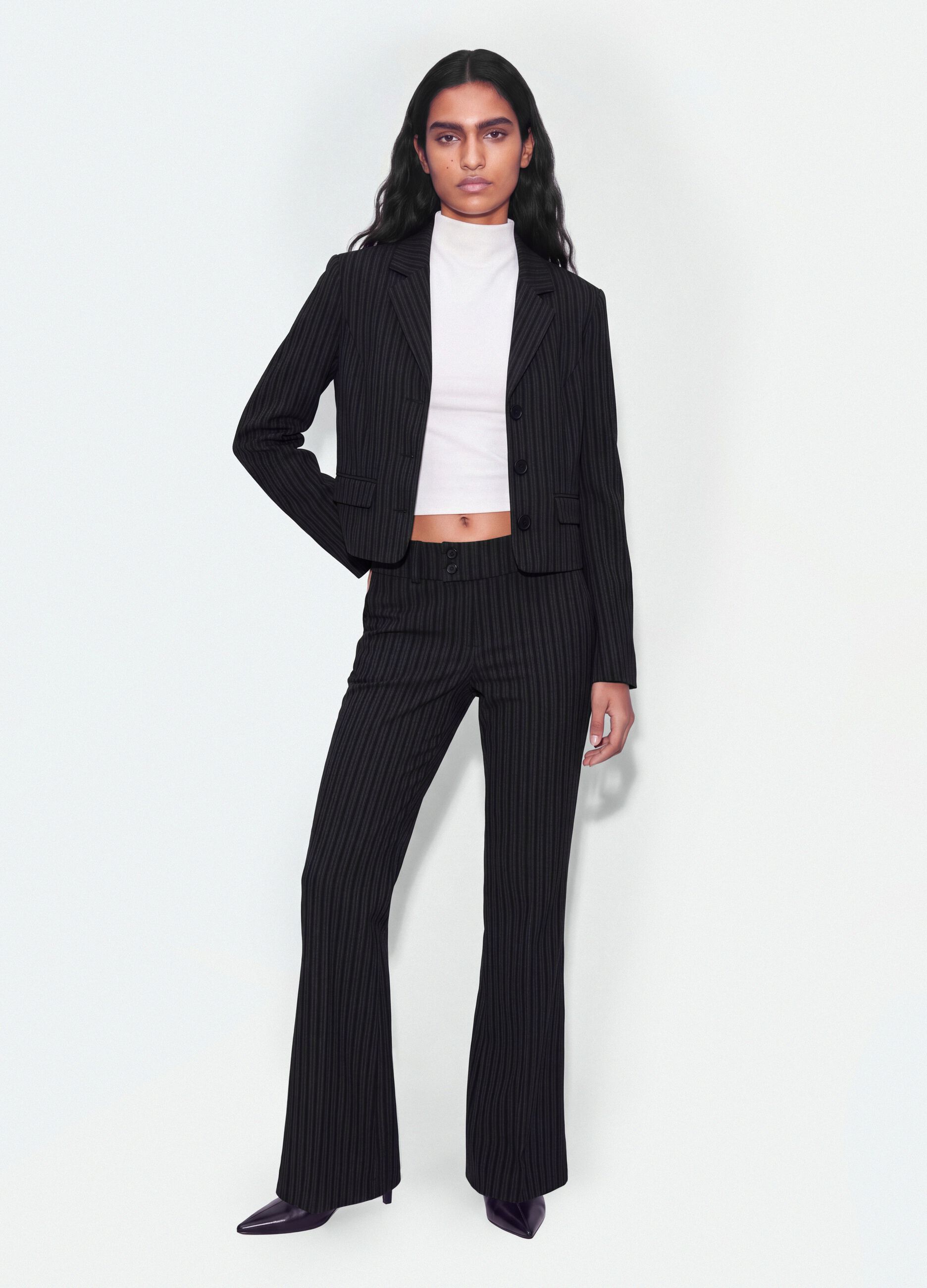 Black cropped stretch-viscose blazer with classic lapels, slim fit