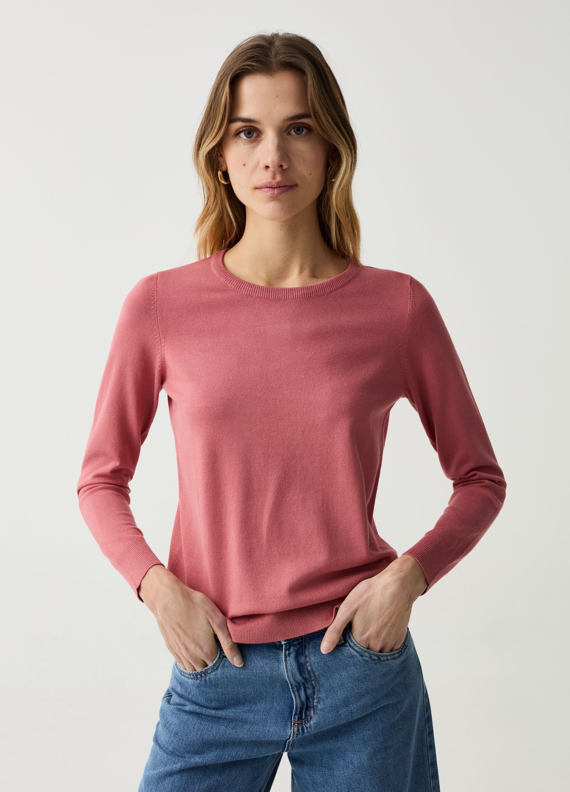 Round neck pullover