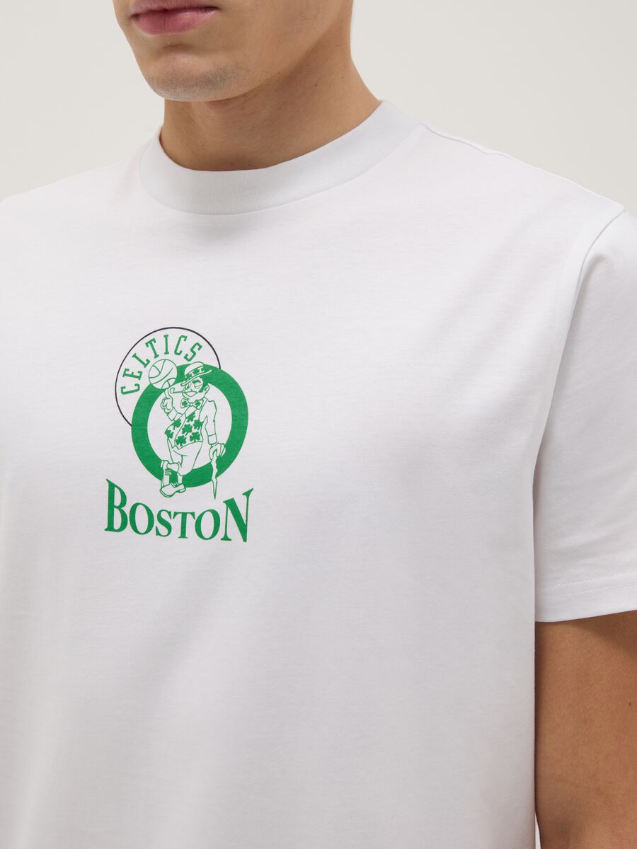 White regular fit pure cotton T-shirt with Boston Celtics logo_3
