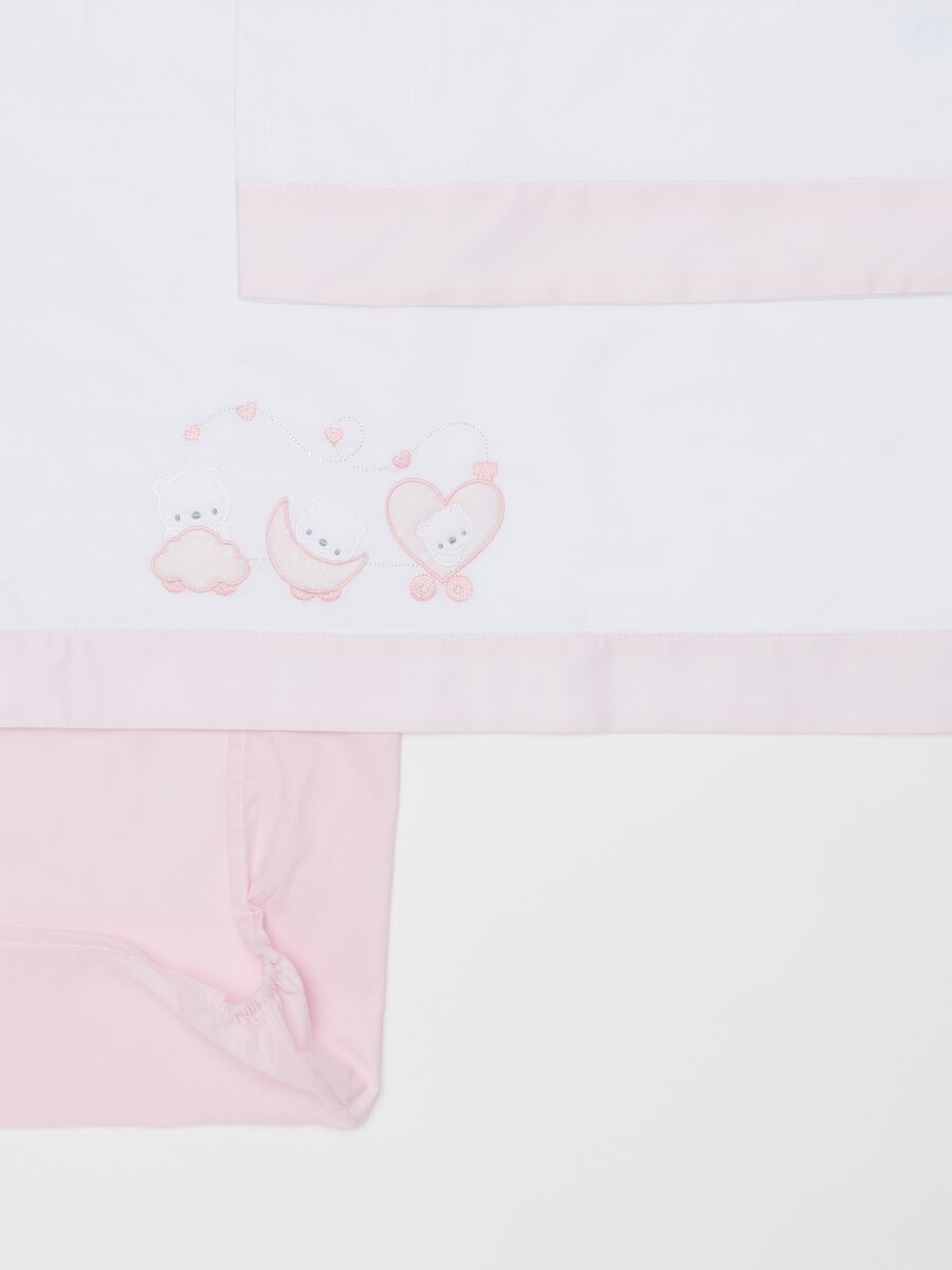 Three-piece maxi crib set with baby bear embroidery_1