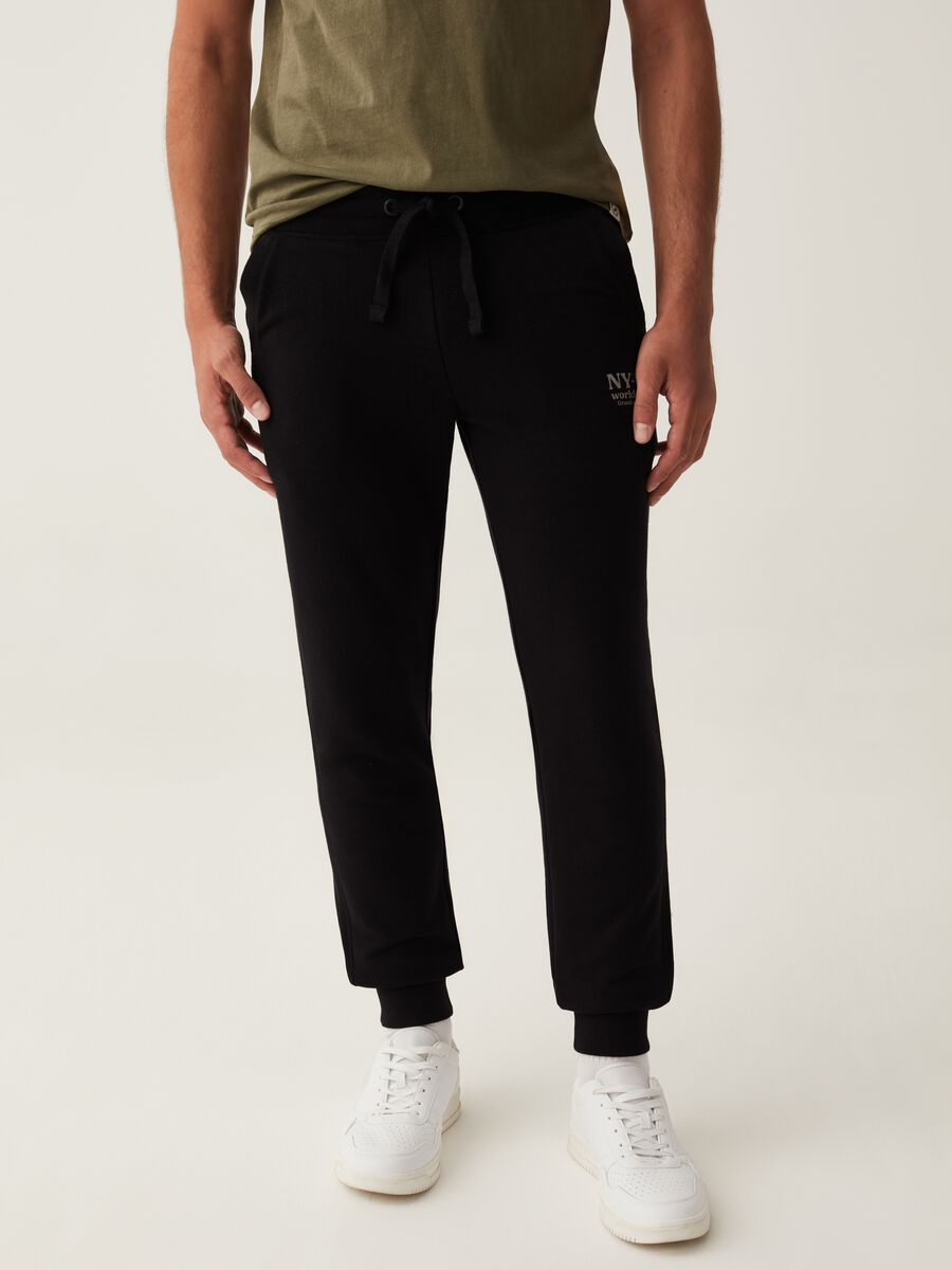 Joggers in felpa con stampa_1
