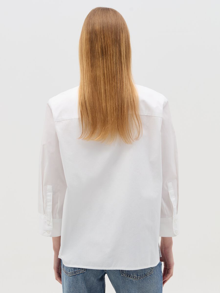 White shirt with three-quarter-length sleeves_3
