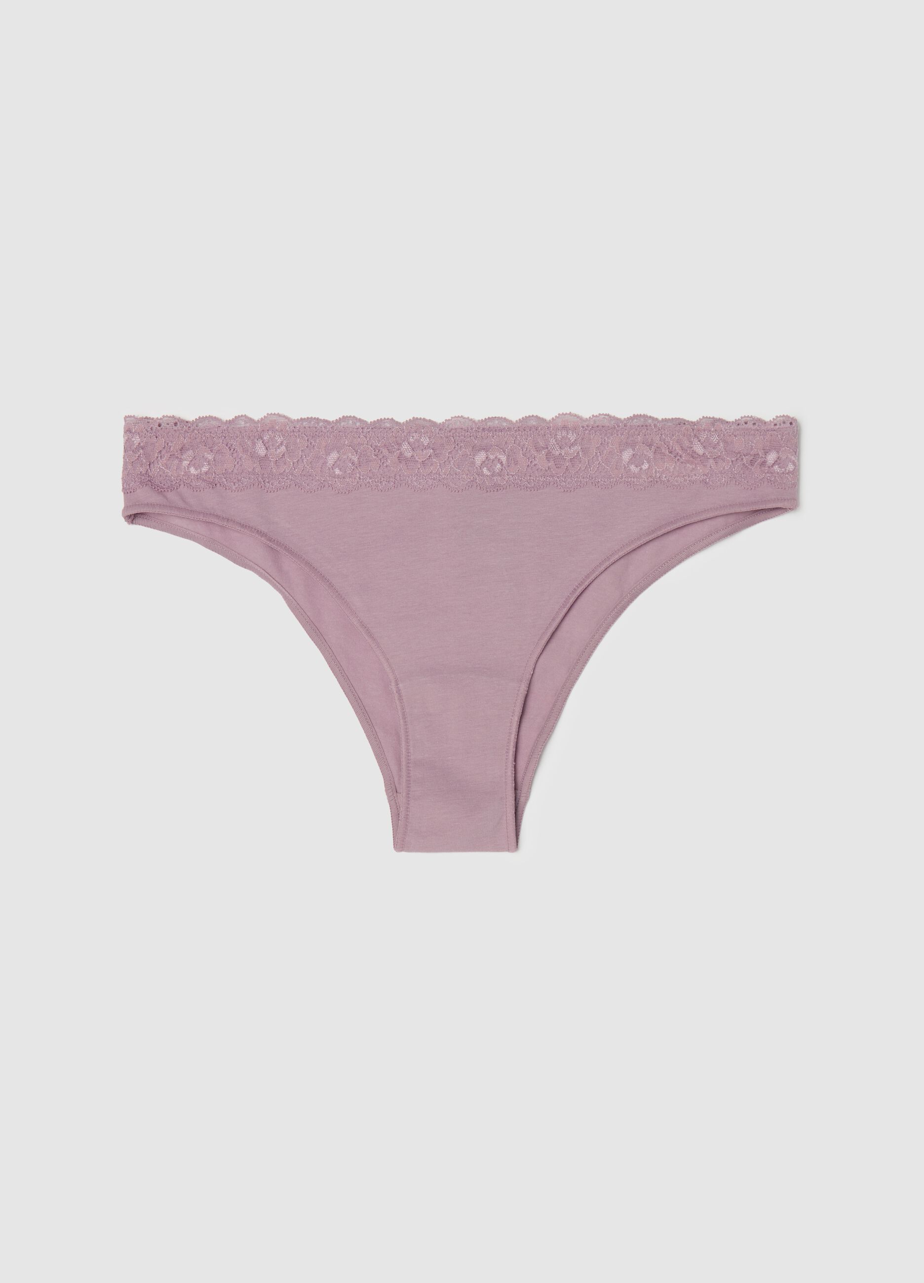 Brazilian-cut briefs with lace trim