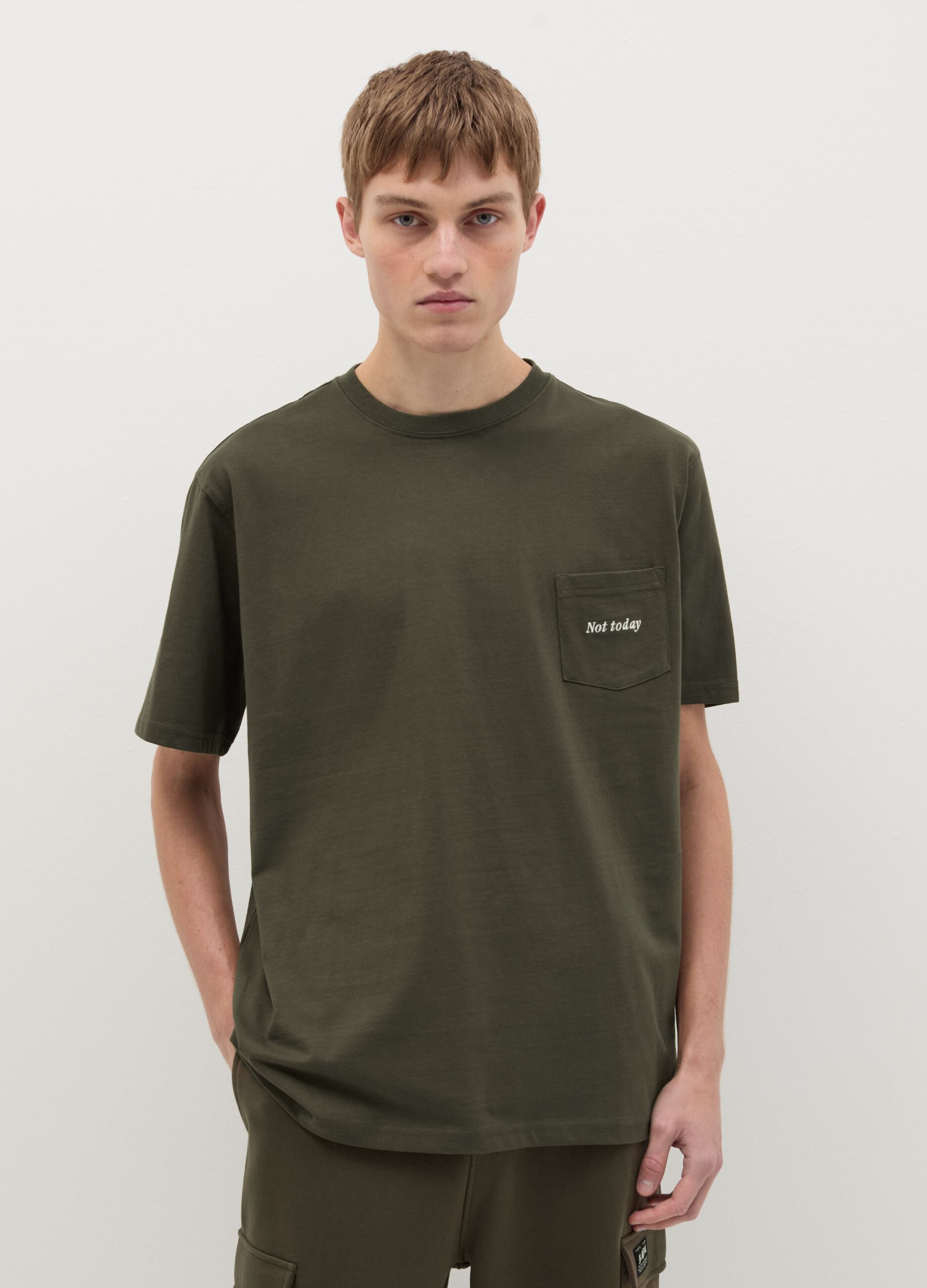 T-shirt with embroidered pocket