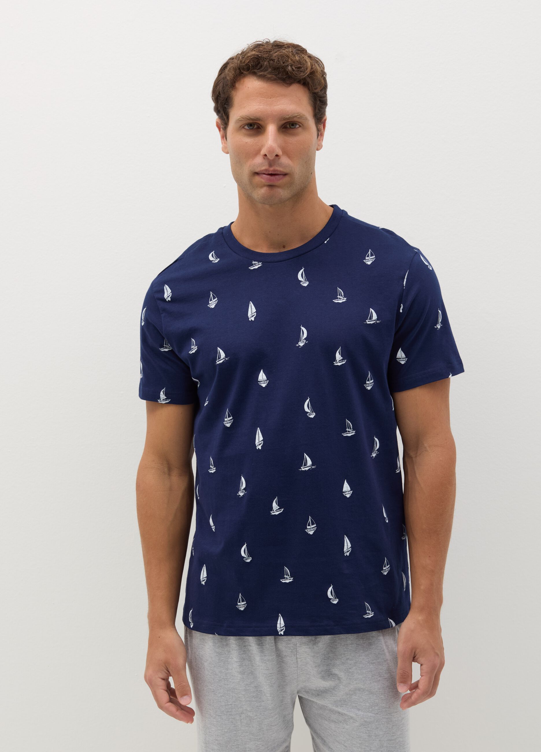 Short pyjamas in cotton with sail boats print
