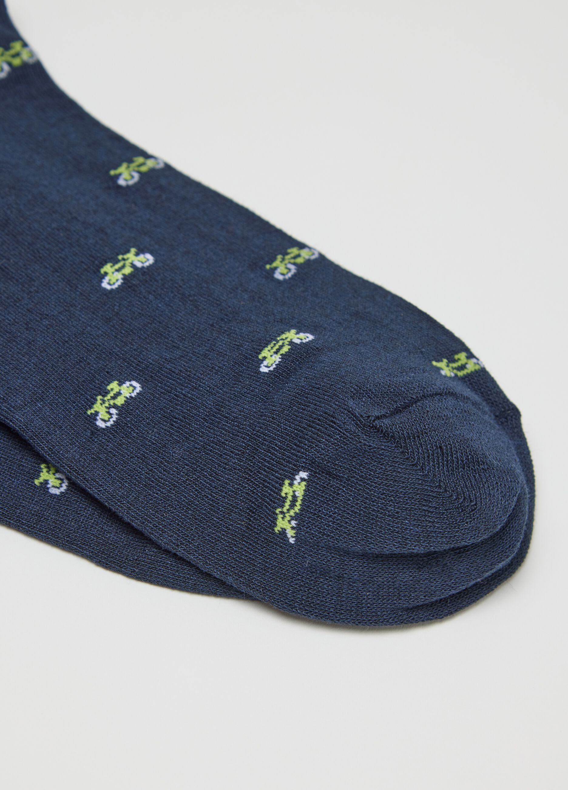 Long stretch viscose socks with design