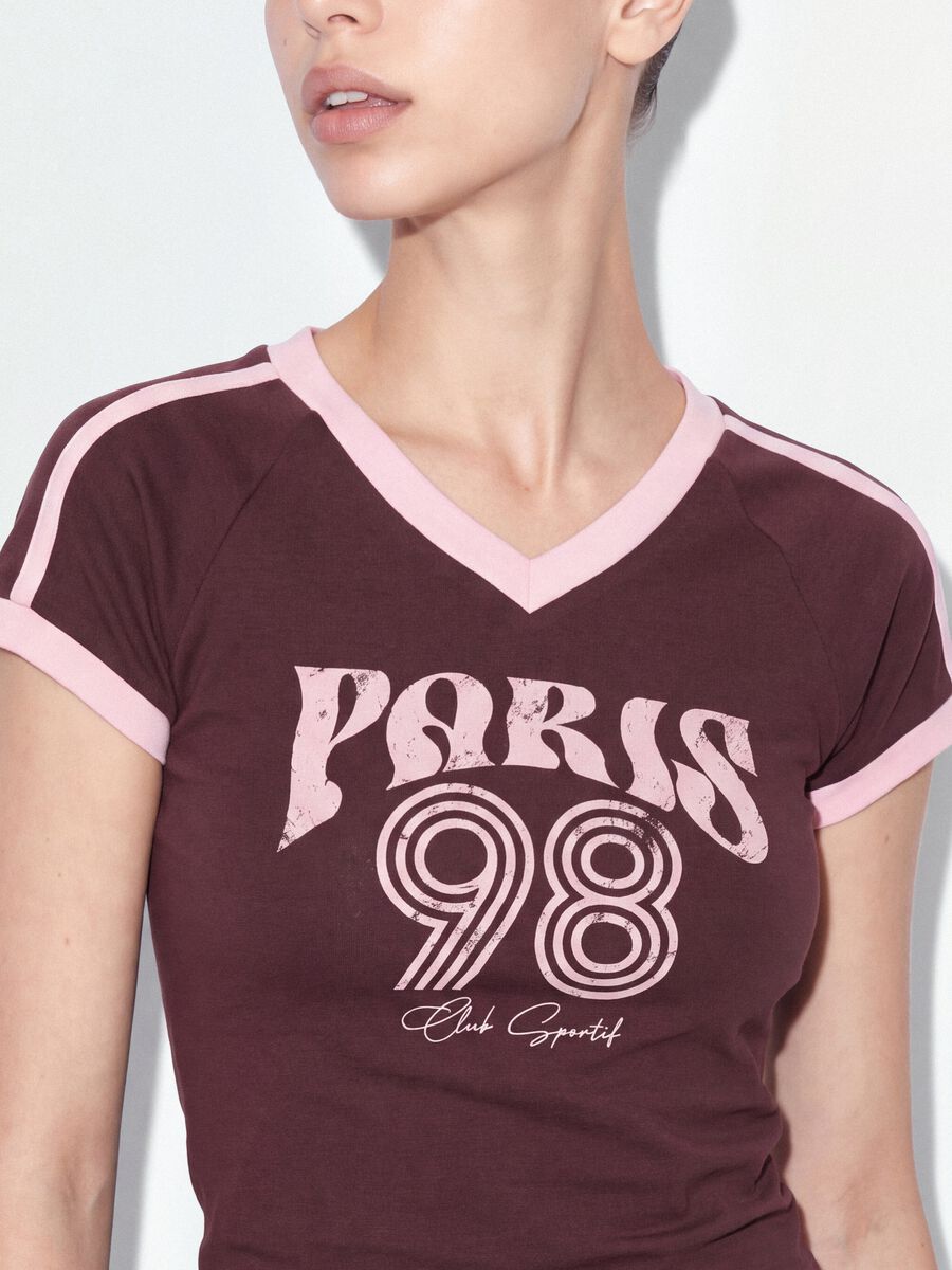 Brown pure cotton V-neck T-shirt with front print_3