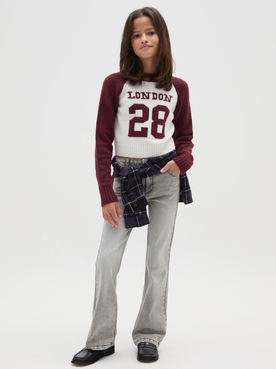 Jeans da ragazza in cotone grigio flare_1