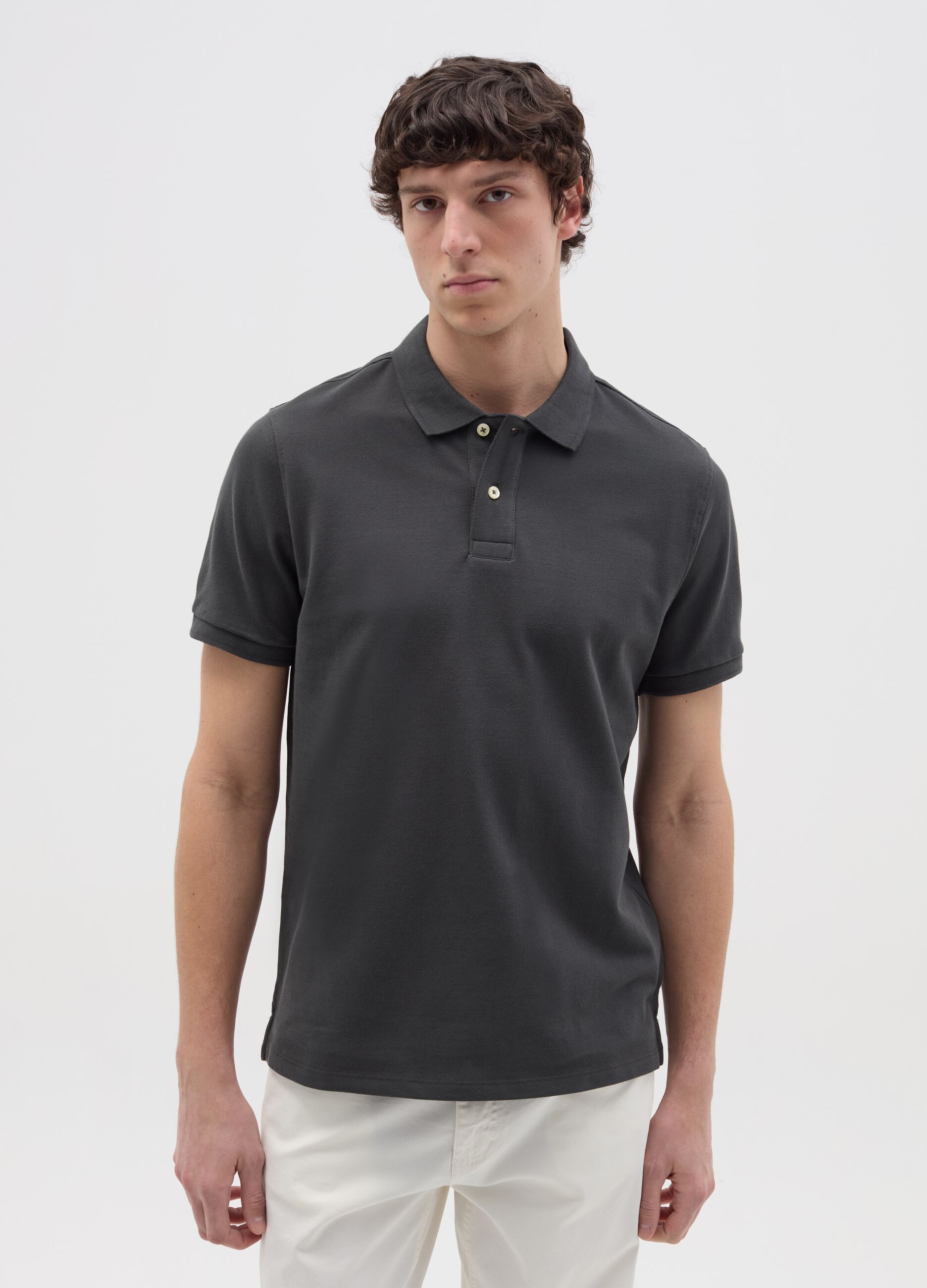 Solid colour polo shirt in organic cotton