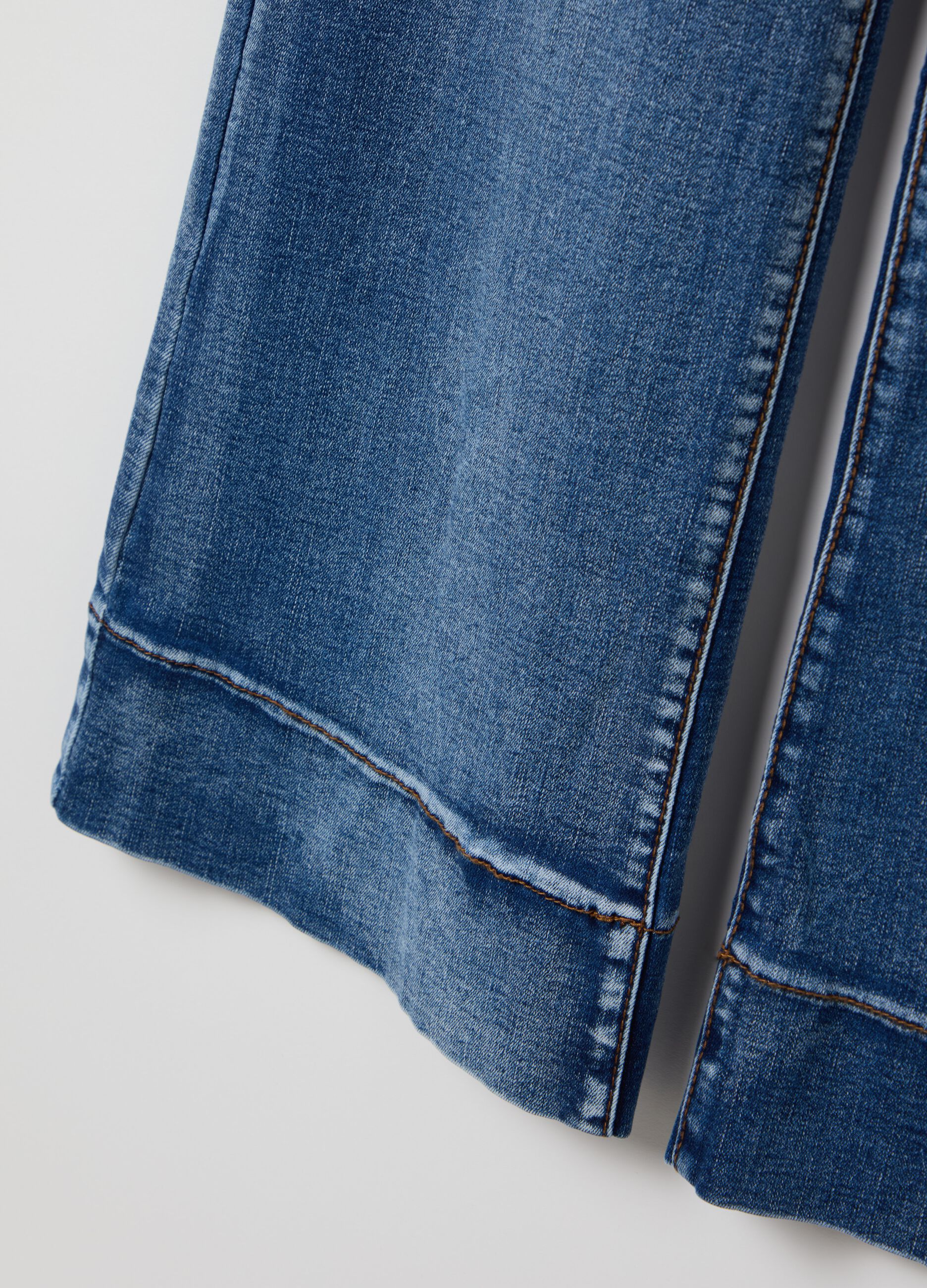 Straight-fit wide-leg jeans