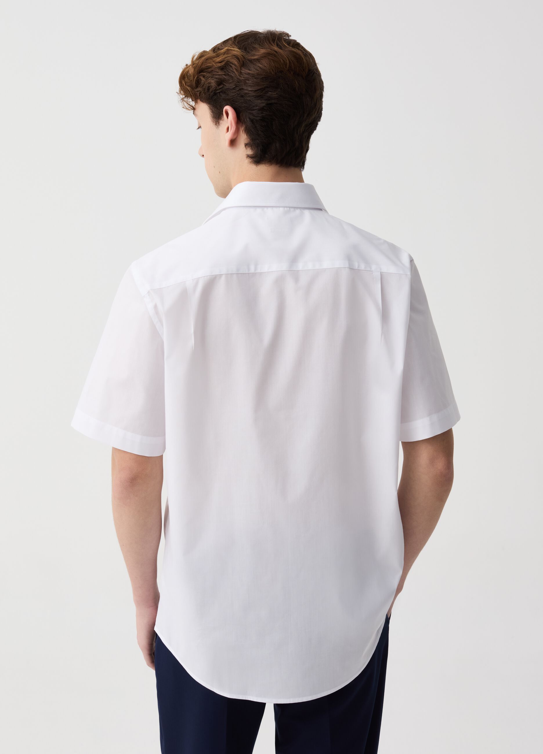 Short-sleeved regular-fit shirt with pocket