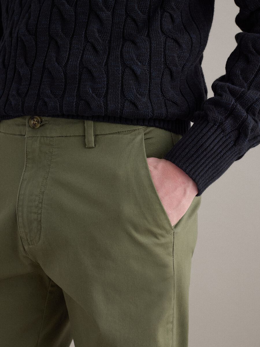Pantaloni chino verde in cotone elasticizzato slim fit_3