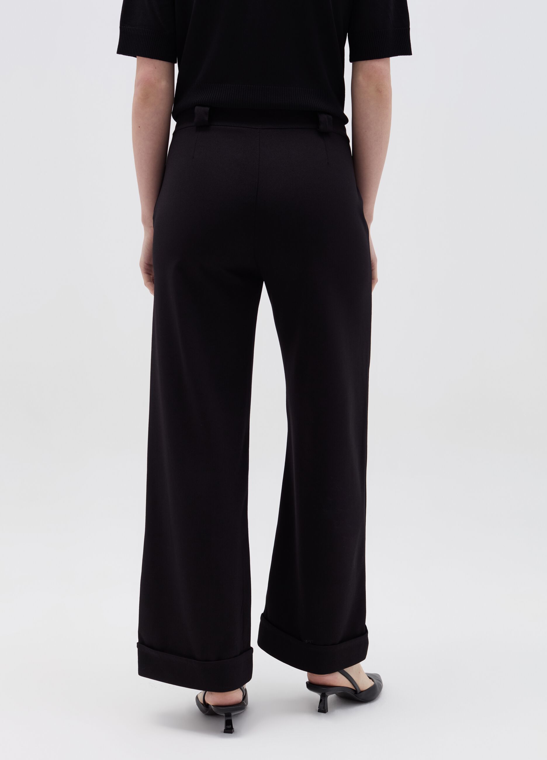 Wide-leg trousers with turn-ups